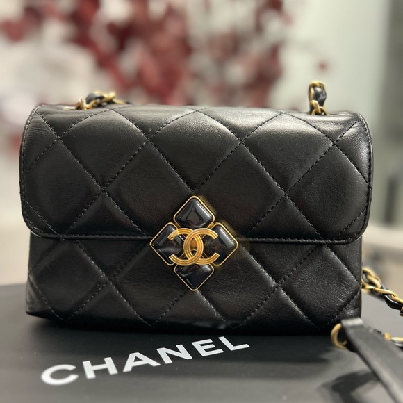 EXTREMELY RARE!!! Black Chanel FlapBag
(AGNEAU/RESINE/M/BLACK) - Picture 1 of 15